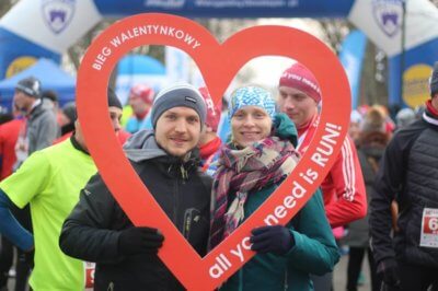Krakowski Bieg Walentynkowy to prawdopodobnie największa impreza dla zakochanych, nie tylko w bieganiu, w Polsce. Już 10 lutego odbędzie się jego czwarta edycja. Zawody organizuje stowarzyszenie biegaczy „I Ty możesz być wielki”. Wydarzenie odbędzie się na terenie parku Jordana i Błoni. Zawodnicy mogą pobiec w parach lub indywidualnie w biegu w kategorii „do wzięcia”. Uczestnicy będą mieli do pokonania wyjątkową trasę o kształcie serca. Dystans obu biegów wynosi 5 km. Każdy uczestnik biegu otrzyma unikalną koszulkę z długim rękawem z kultowym hasłem biegu „All you need is RUN!”, a na mecie specjalnie odlewany medal w kształcie serc. 
Wydarzenie jest pierwszym biegiem z cyklu „I Ty możesz być wielki 201”", na który składają się także: Biegiem na Bagry 5! - 14 kwietnia; 7. Bieg Swoszowicki - 26 maja; Biegiem na Zakrzówek 4! - 25 sierpnia.
Więcej informacji na stronie internetowej zawodów.